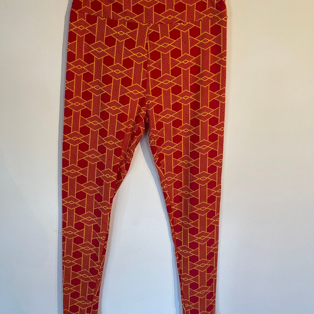 20% off 3+ items Red & yellow geometric leggings in Tall & Curvy. NEVER WORN!